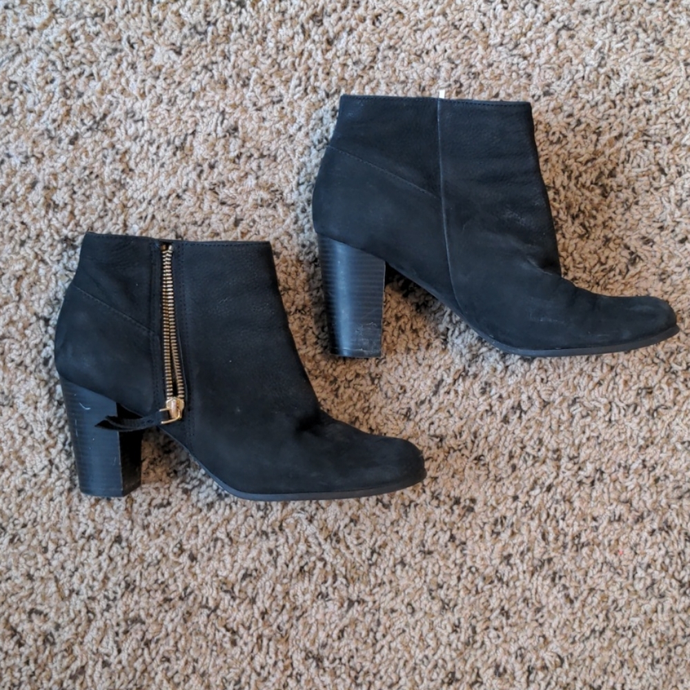Heeled black suede ankle boots